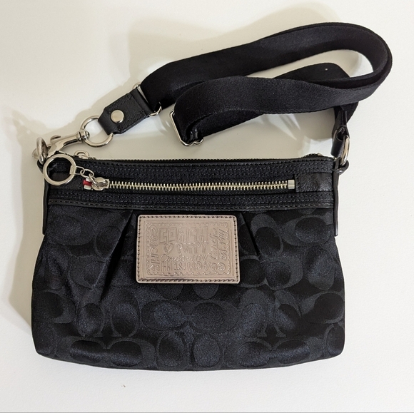 Coach Handbags - Coach Poppy Black Signature Swingpack Purse Crossbody Adjustable Strap